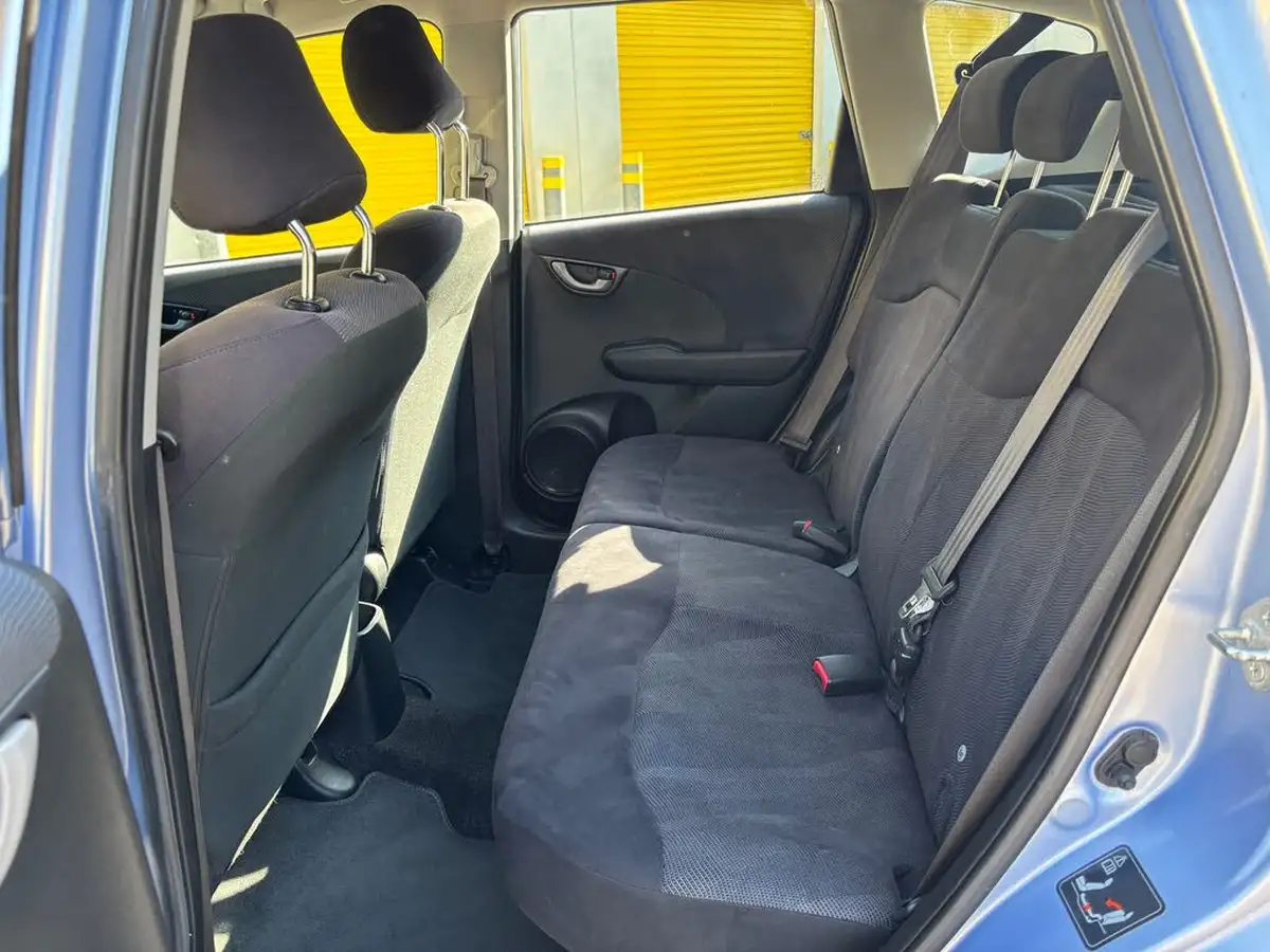 2010-honda-jazz-14-es-t-big-14
