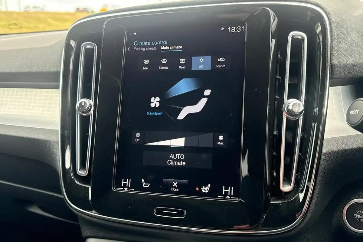 2021-volvo-xc40-15-t3-momentum-161bhp-big-21