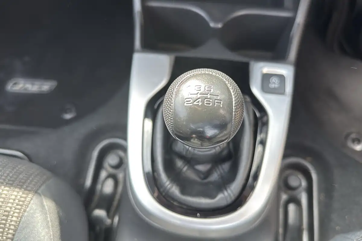 2016-honda-jazz-13-i-vtec-se-big-12