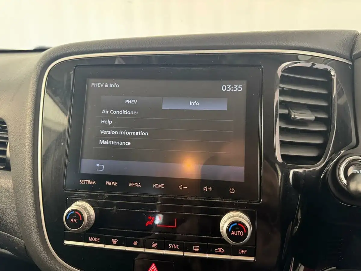 2020-mitsubishi-outlander-24-design-phev-big-27