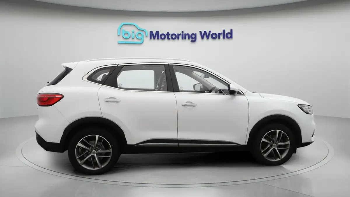 2022-mg-hs-15t-gdi-exclusive-162ps-big-8