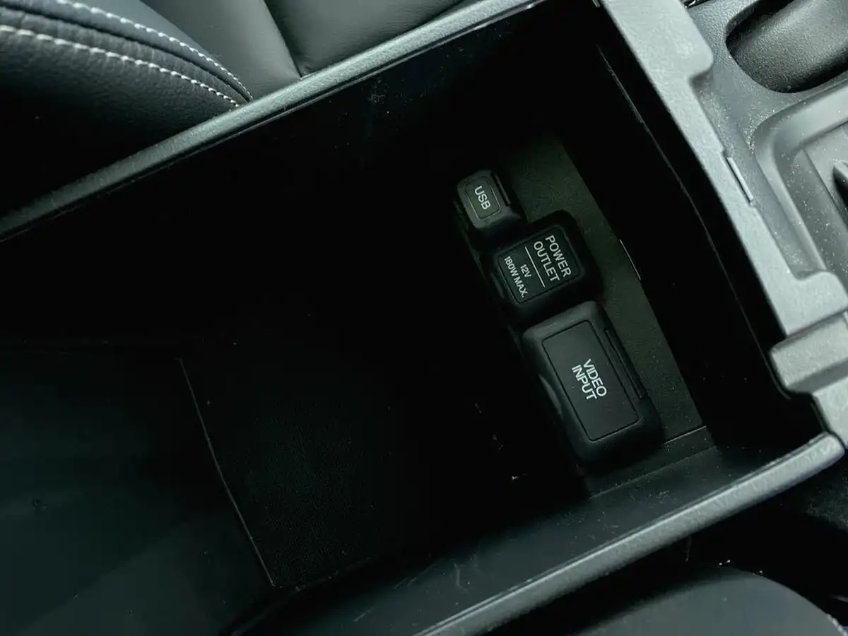 2014-honda-civic-18-sr-hatchback-big-33