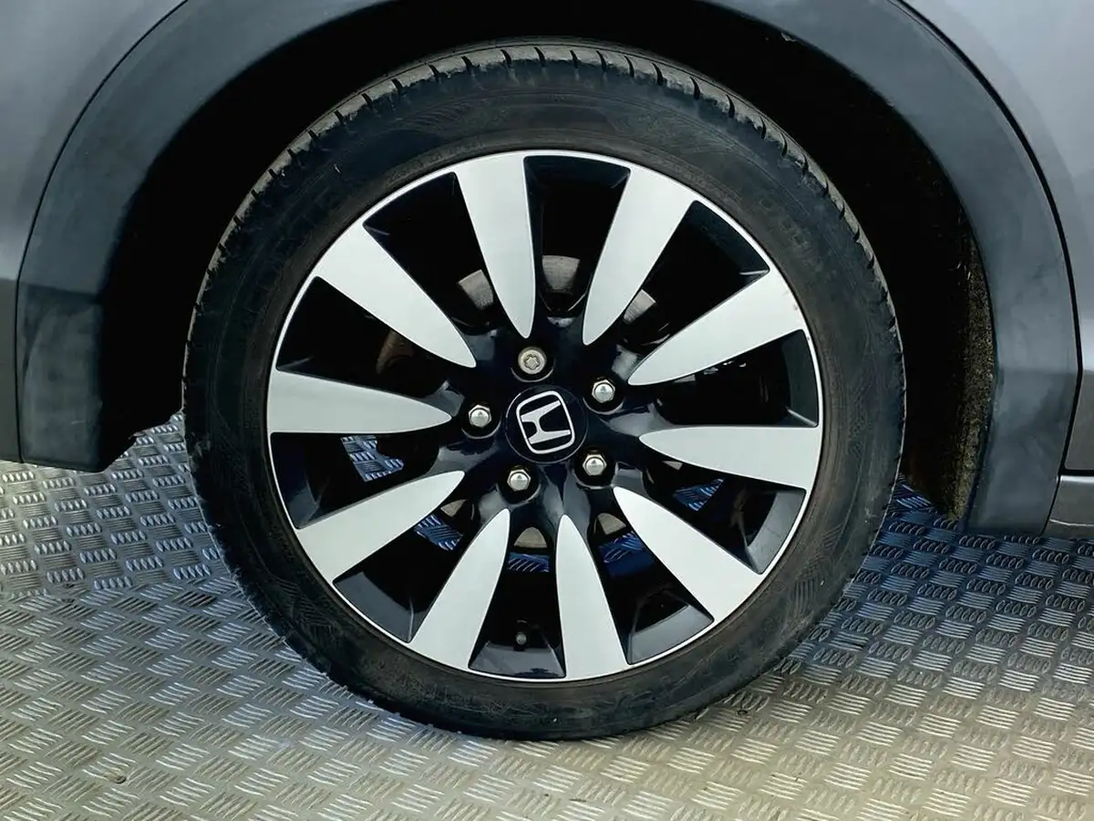 2014-honda-civic-18-sr-hatchback-big-9