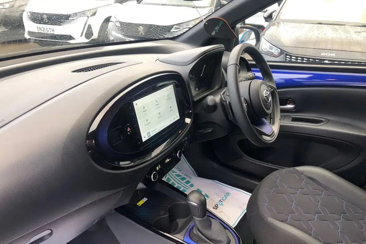 2023-toyota-aygo-x-10-vvt-i-exclusive-cvt-big-1