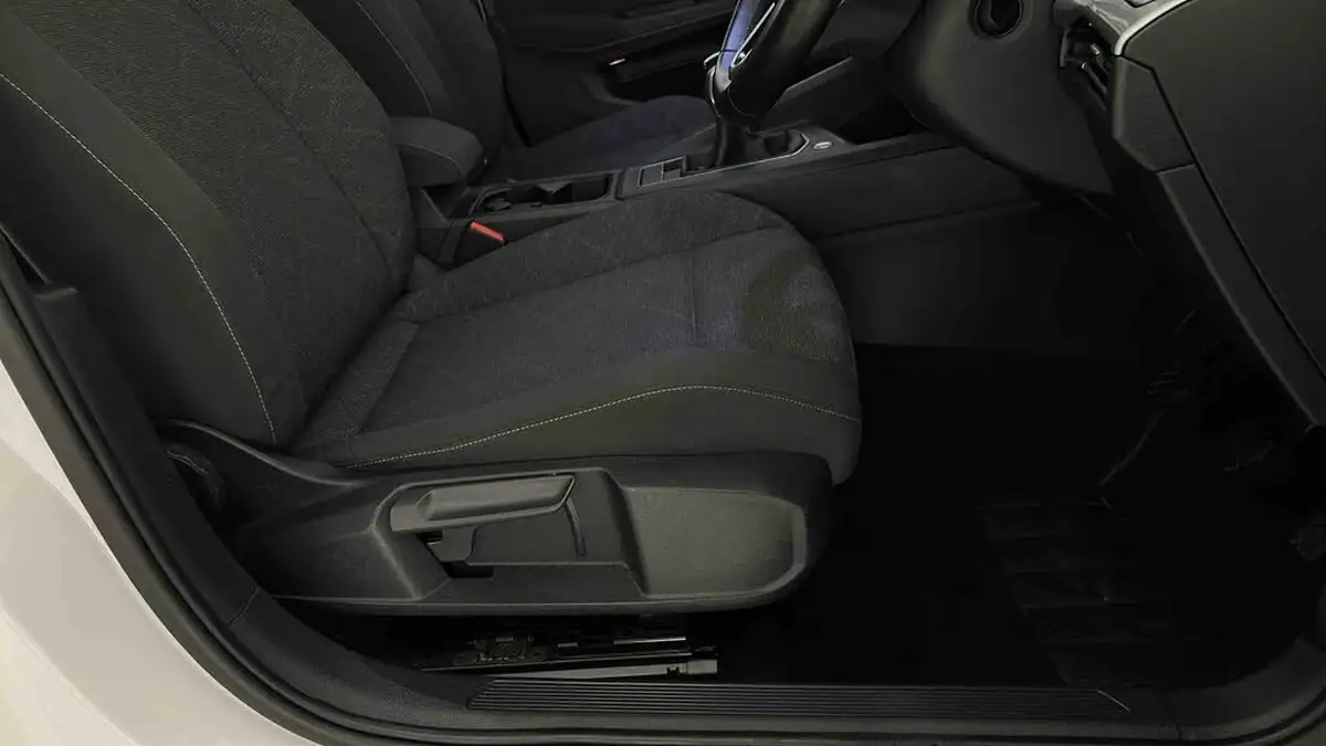 2020-volkswagen-golf-15-tsi-life-150ps-hatchback-big-30