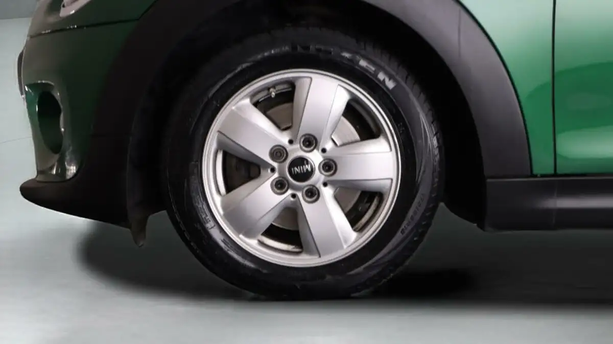 2019-mini-cooper-15-cooper-classic-hatchback-3d-big-17