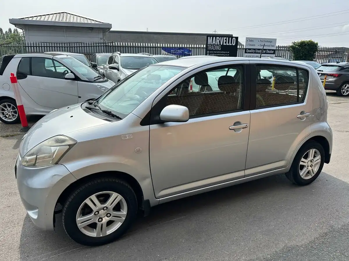 2009-daihatsu-sirion-13-se-big-11