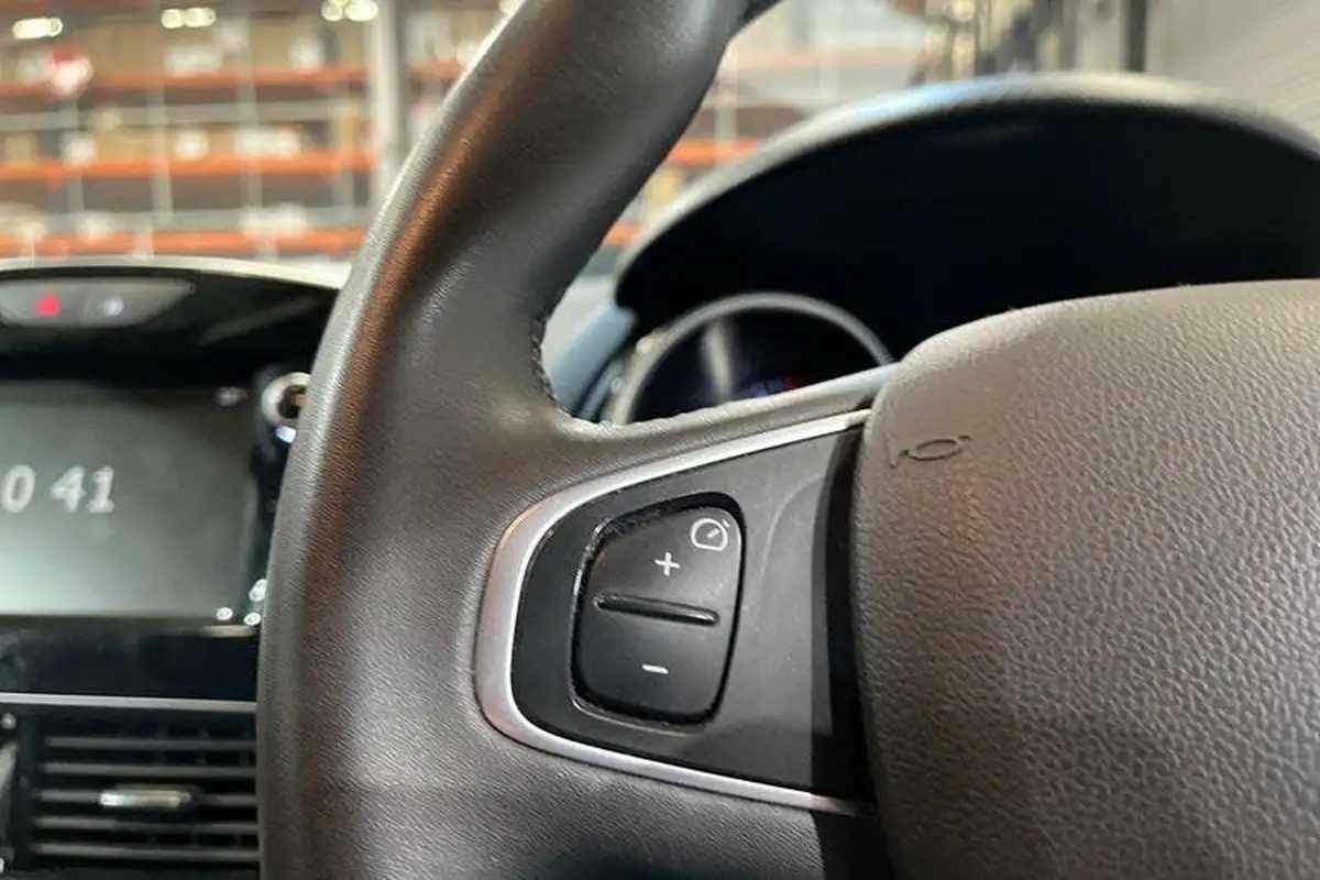 2019-renault-clio-09-tce-iconic-75ps-big-29