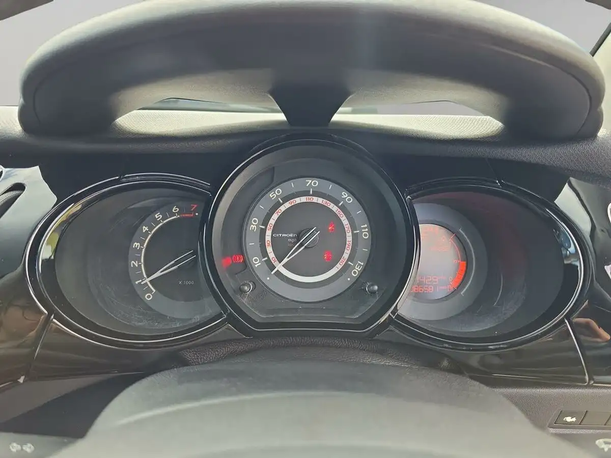 2011-citroen-c3-14-connexion-big-21