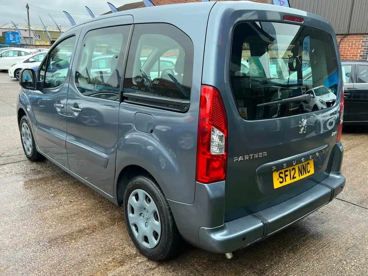 2012-peugeot-partner-16td-tepee-s-92-big-13