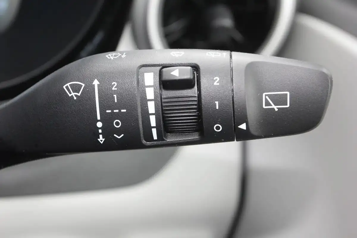 2024-hyundai-i10-10-premium-63ps-auto-big-21