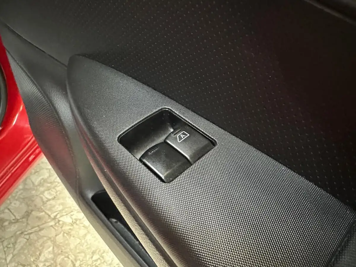 2010-nissan-note-16-visia-auto-big-25