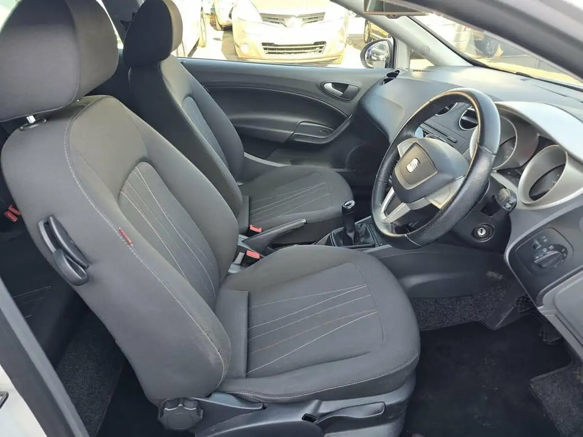 2011-seat-ibiza-14-se-copa-16v-sportcoupe-hatchback-3d-big-12