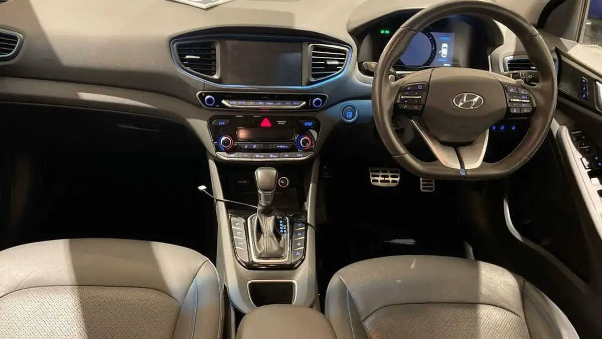 2019-hyundai-ioniq-16-gdi-premium-se-plug-in-hybrid-big-14