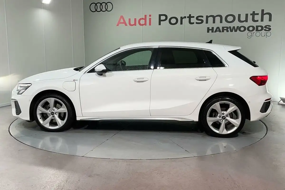 2022-audi-a3-14-40-tfsi-e-s-line-big-7