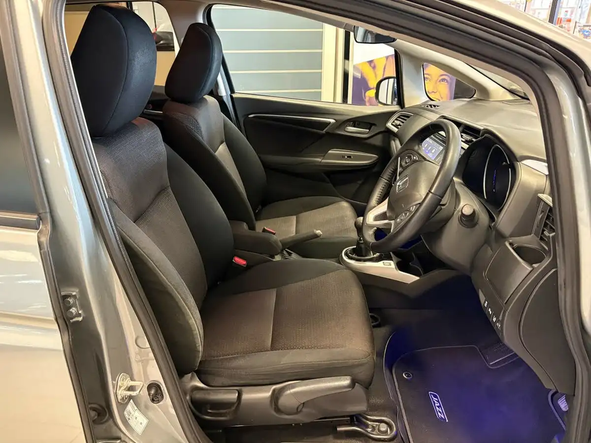 2016-honda-jazz-13-i-vtec-ex-big-7