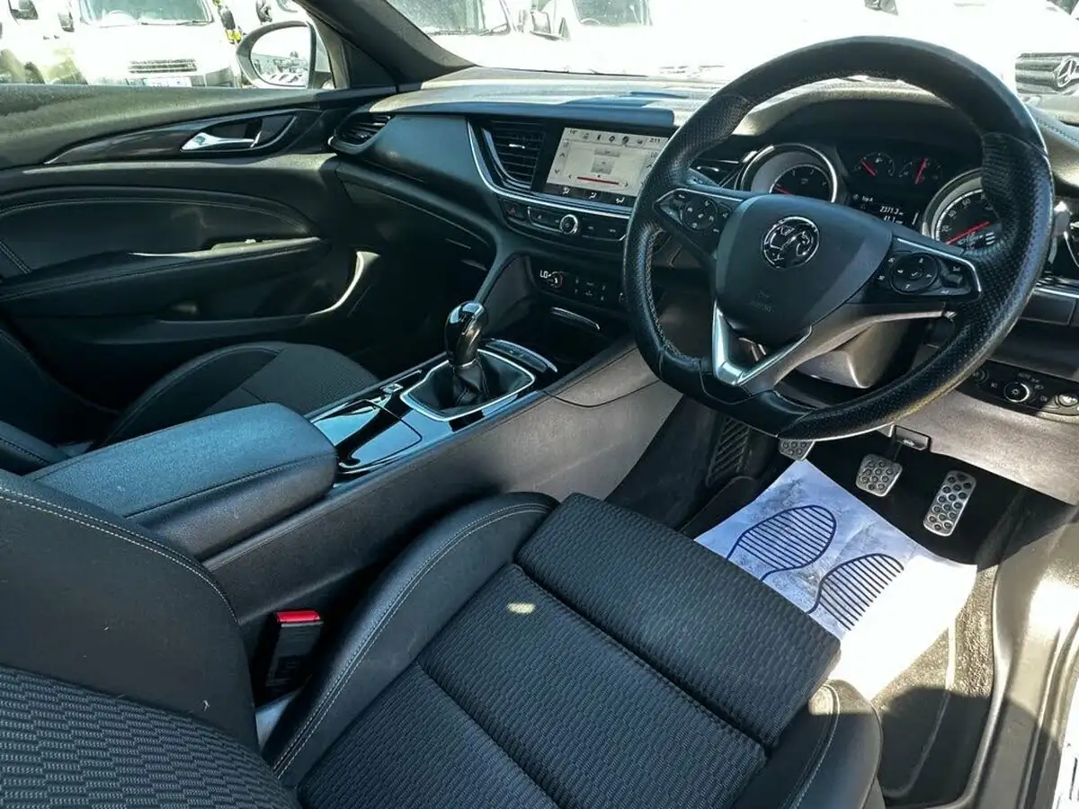 2018-vauxhall-insignia-grand-sport-20td-sri-vx-line-nav-big-15
