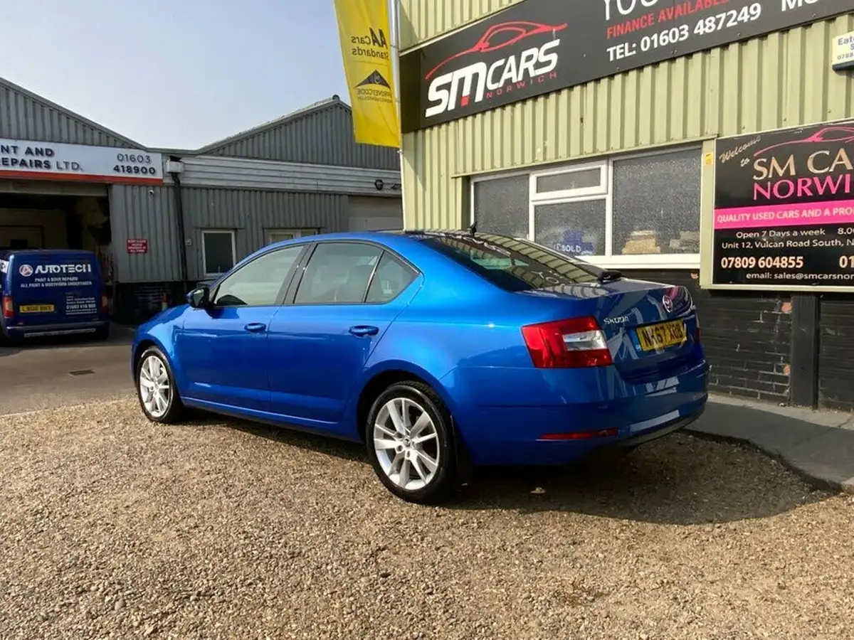 2017-skoda-octavia-20tdi-se-l-hatchback-dsg-big-11