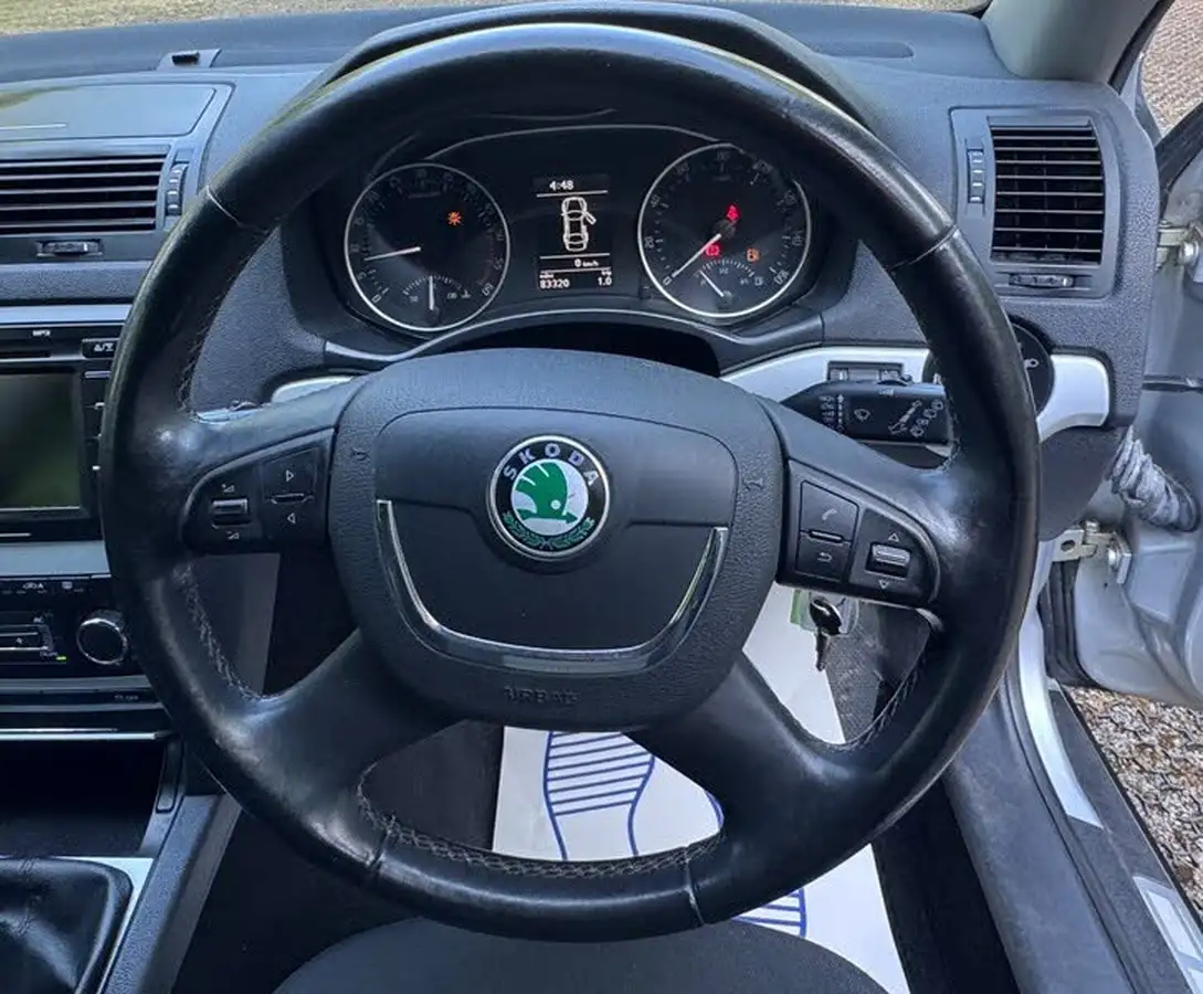 2011-skoda-octavia-20td-scout-cr-140bhp-big-15