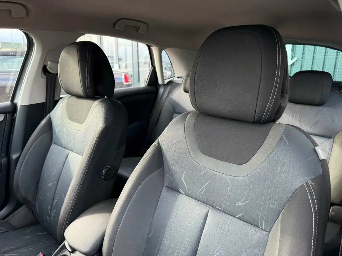 2015-citroen-c4-16td-vtr-big-57