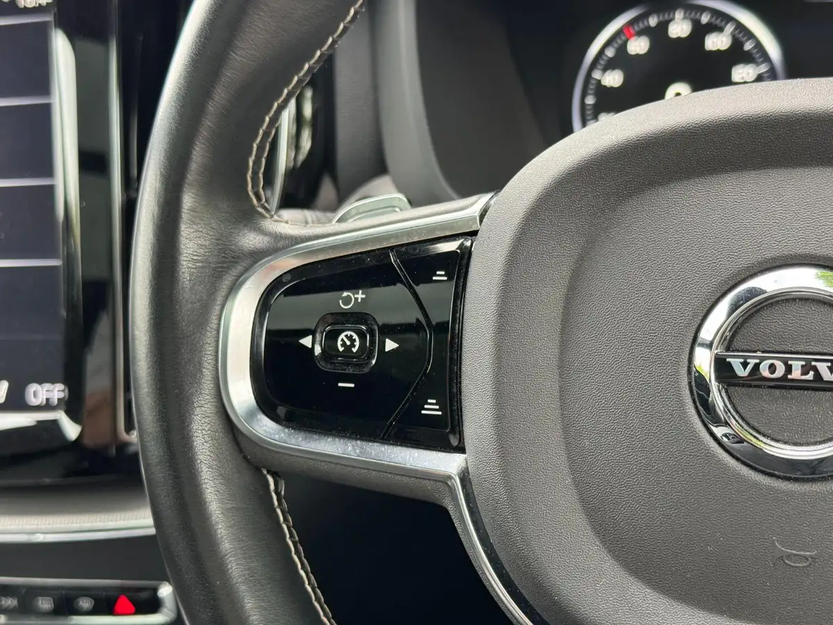 2019-volvo-xc60-20-t8-r-design-big-37