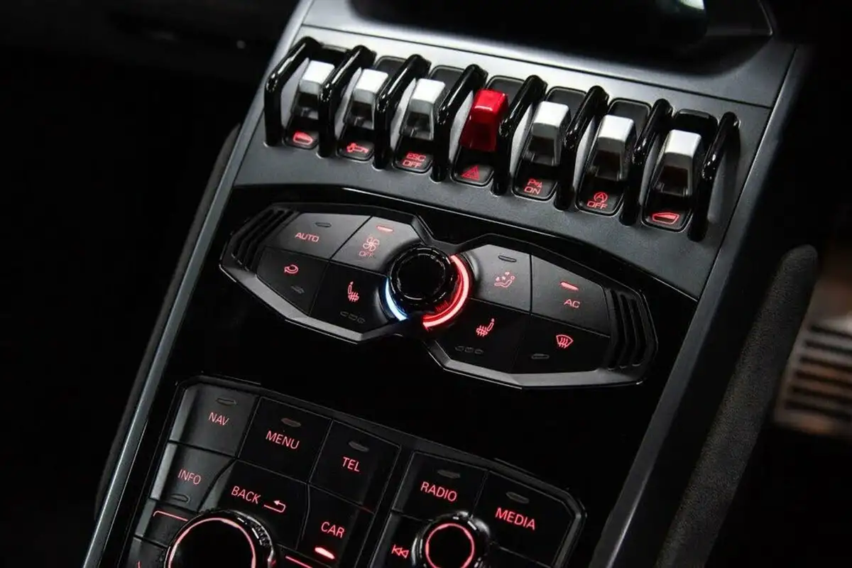 2014-lamborghini-huracan-lp-610-4-big-29