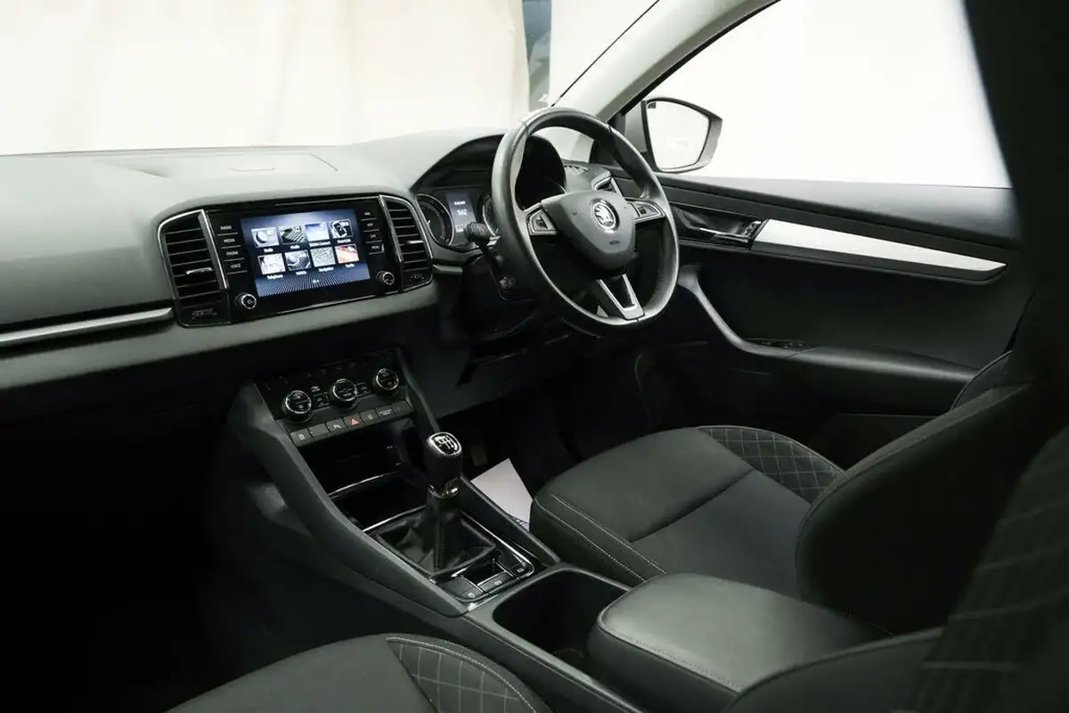 2020-skoda-karoq-10-tsi-se-technology-116ps-big-17