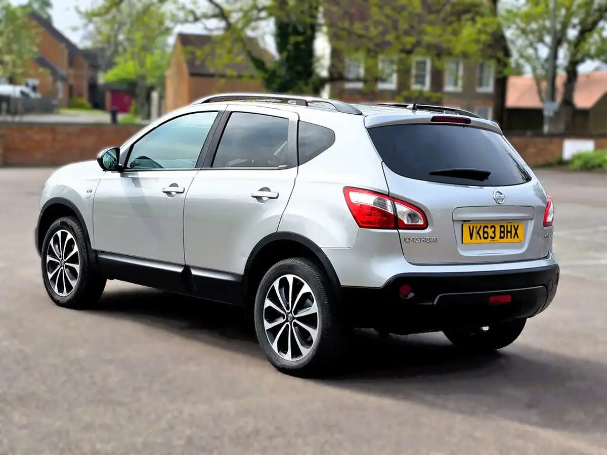 2013-nissan-qashqai-15td-360-big-14