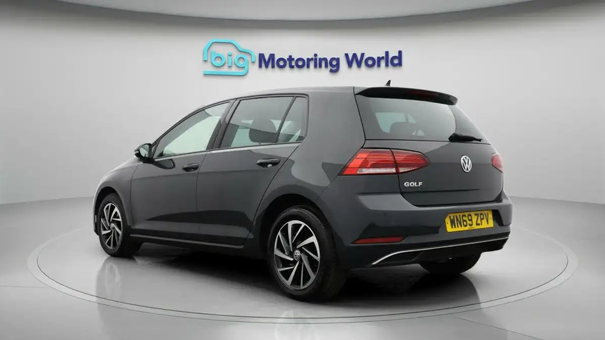 2019-volkswagen-golf-16tdi-match-edition-hatchback-big-4