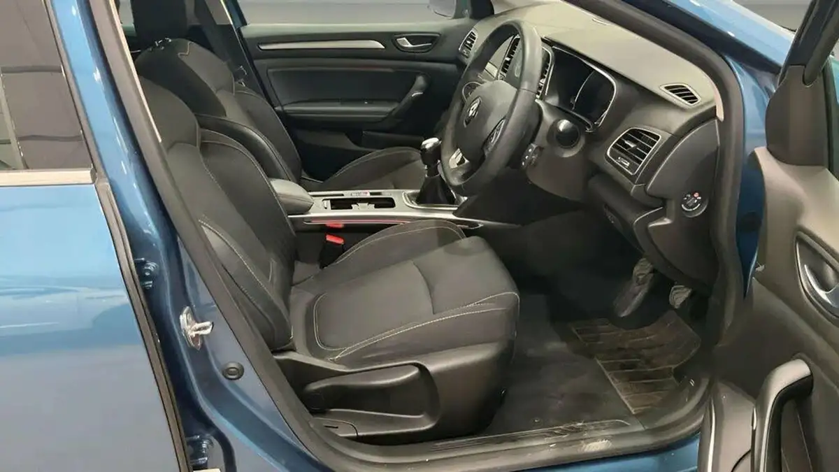 2019-renault-megane-13-tce-iconic-hatchback-big-8
