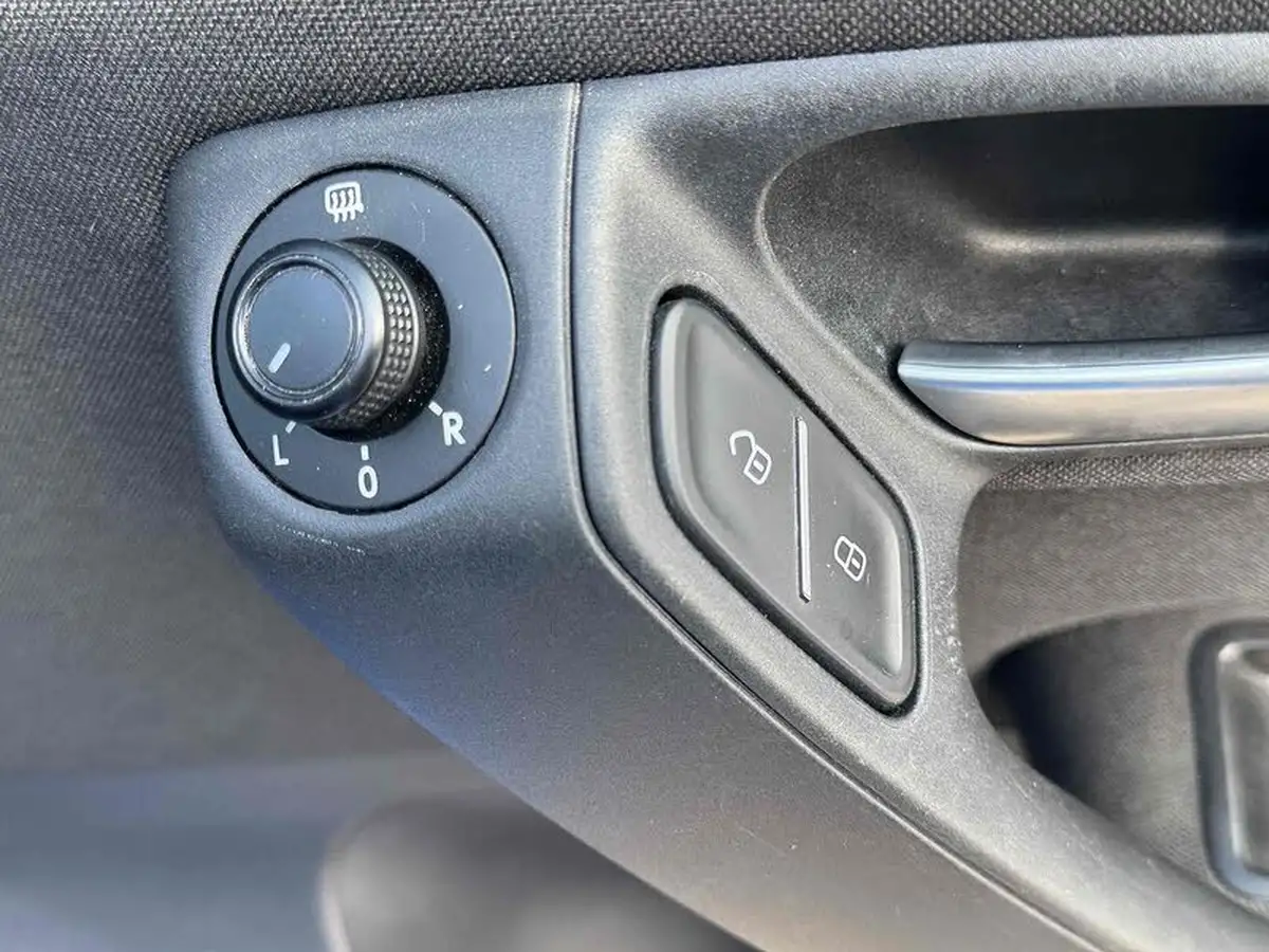 2015-volkswagen-polo-12-tsi-se-5d-dsg-big-23