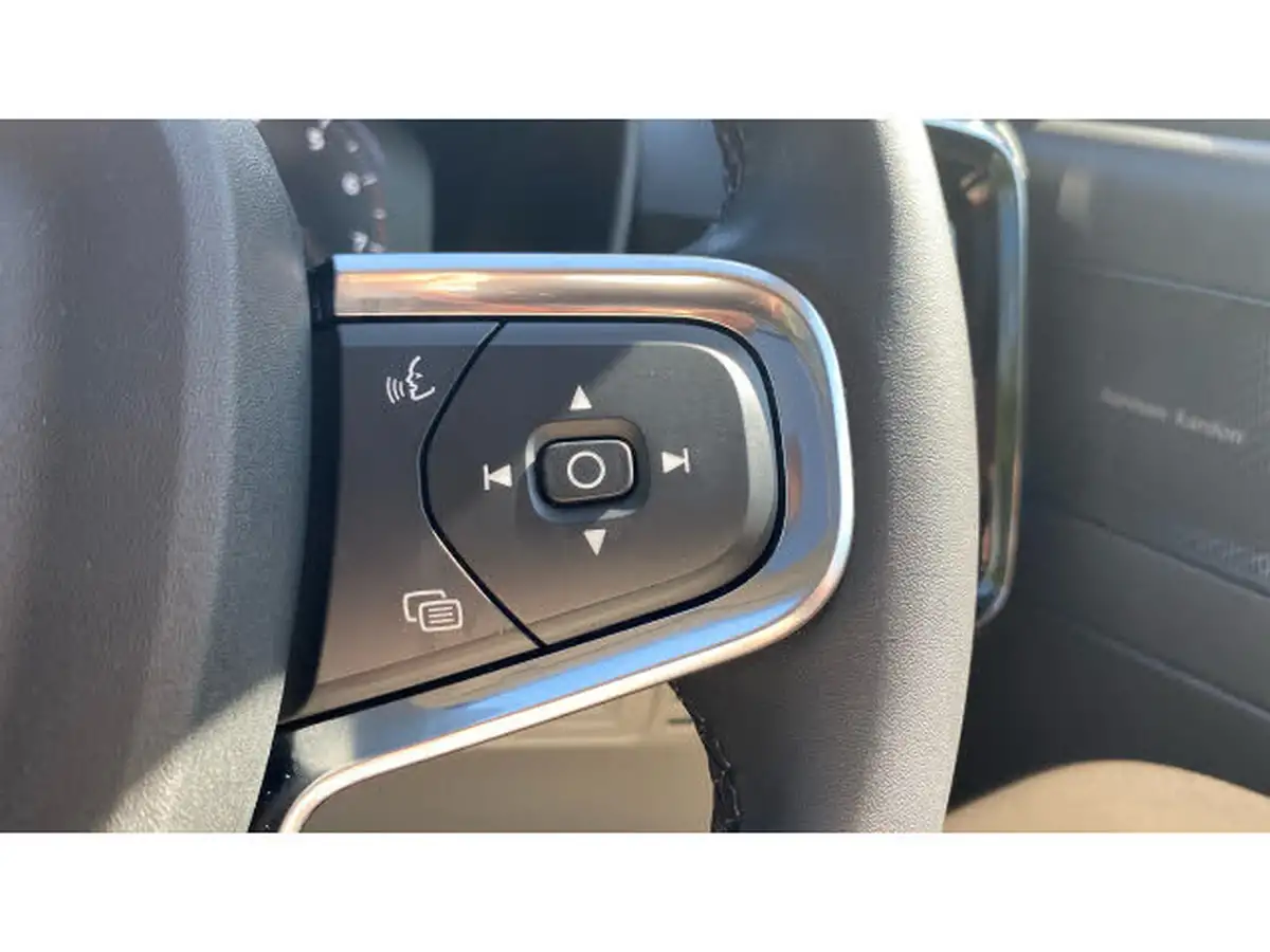 2022-volvo-xc40-20-b4-inscription-awd-big-18