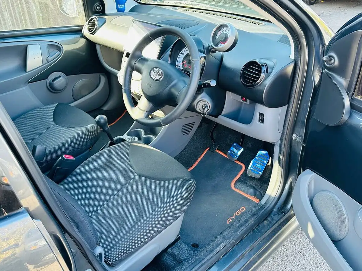 2011-toyota-aygo-10-aygo-go-vvt-i-5d-big-3
