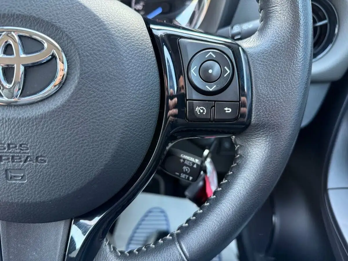 2017-toyota-yaris-10-vvt-i-icon-tech-big-25
