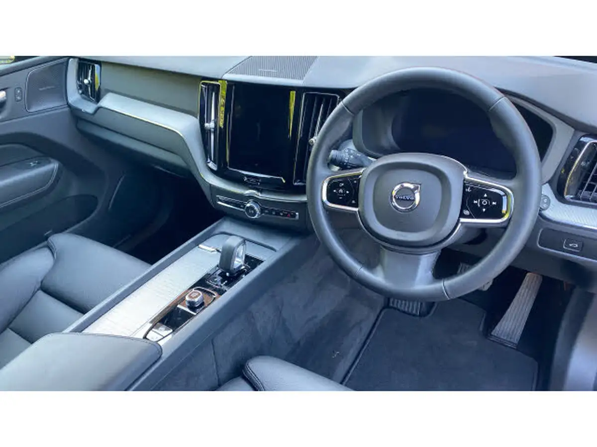 2024-volvo-xc60-20-b5-plus-big-4