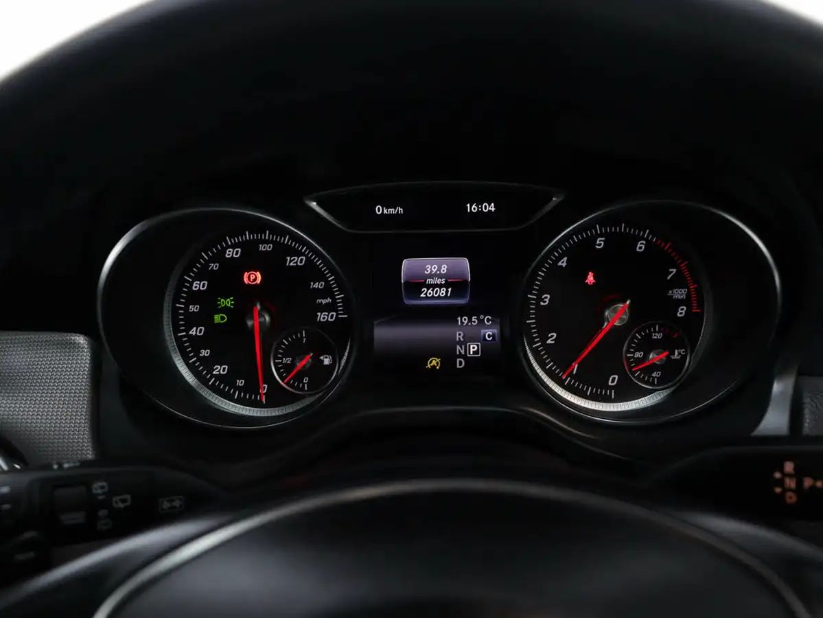 2020-mercedes-benz-gla-class-16-gla-180-urban-edition-7g-dct-big-14