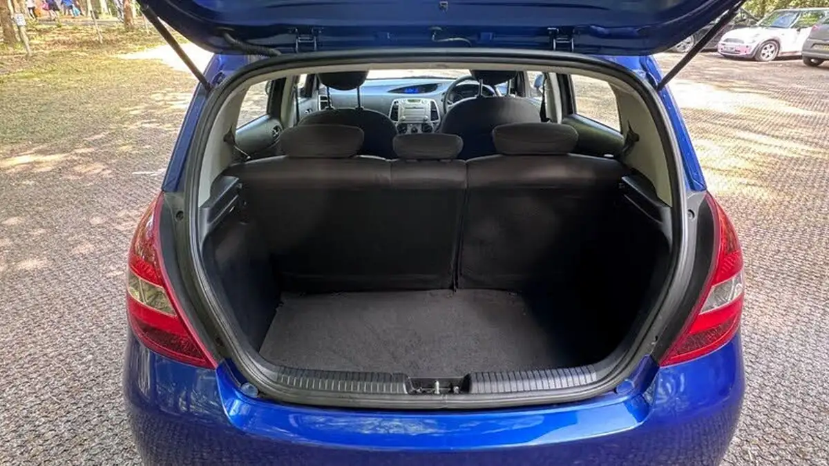 2011-hyundai-i20-14td-comfort-5d-big-20