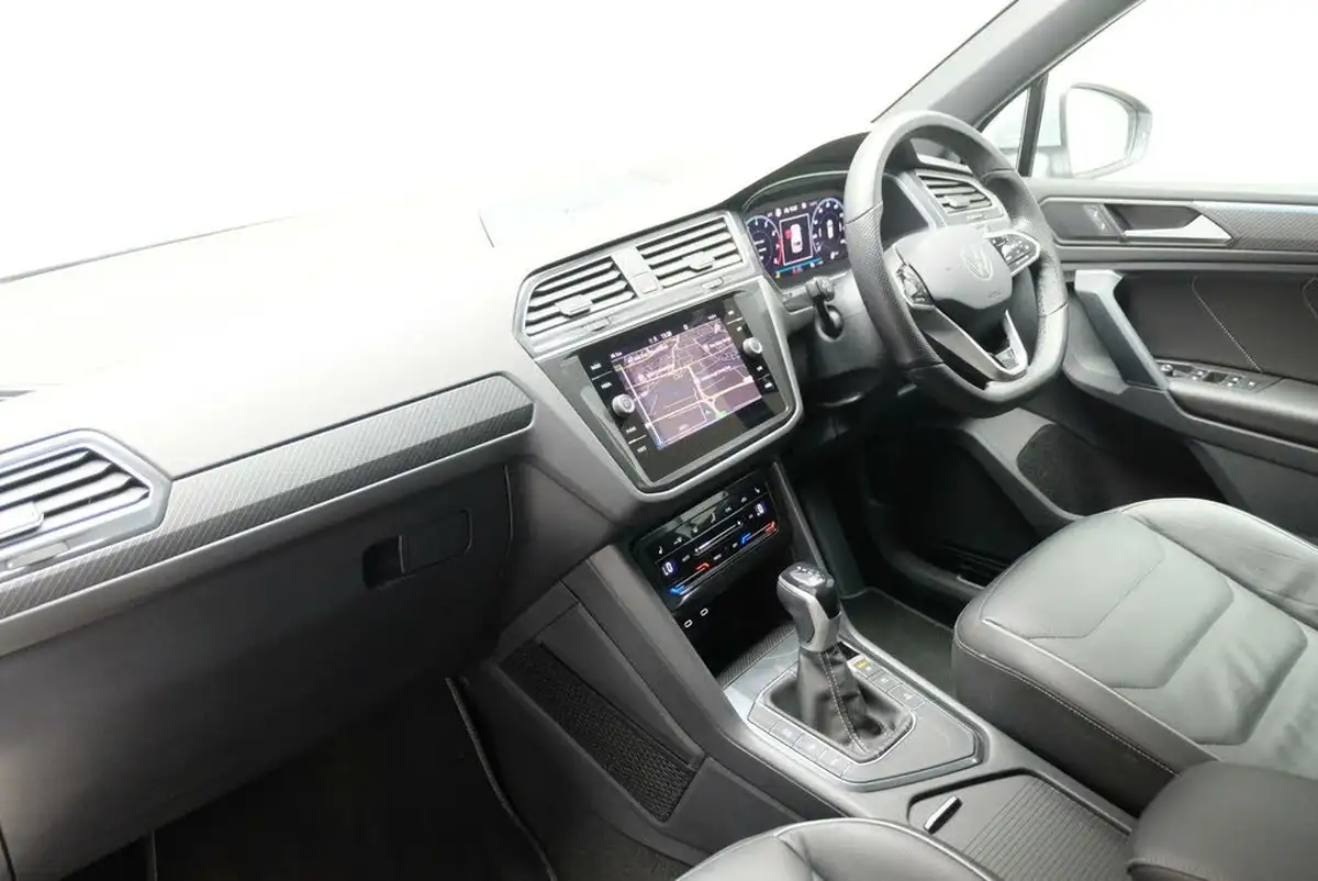2024-volkswagen-tiguan-15-tsi-r-line-edition-big-10