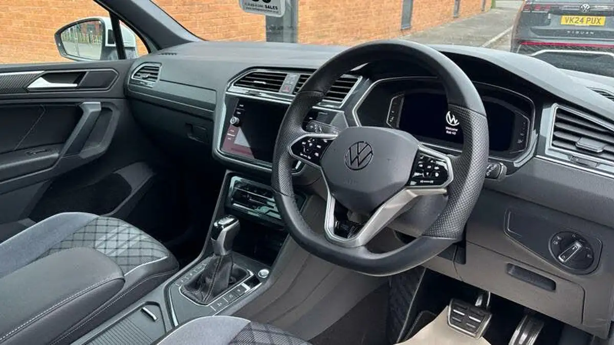 2023-volkswagen-tiguan-15-tsi-r-line-big-5
