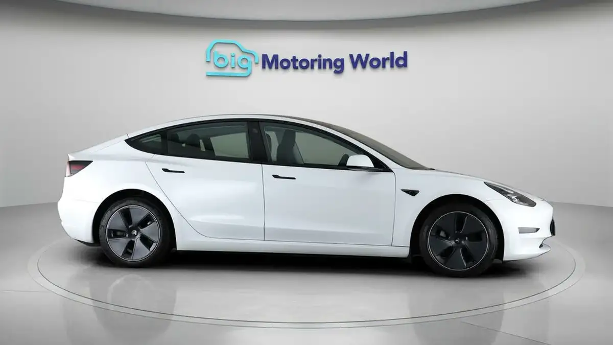 2021-tesla-model-3-e-long-range-awd-big-7