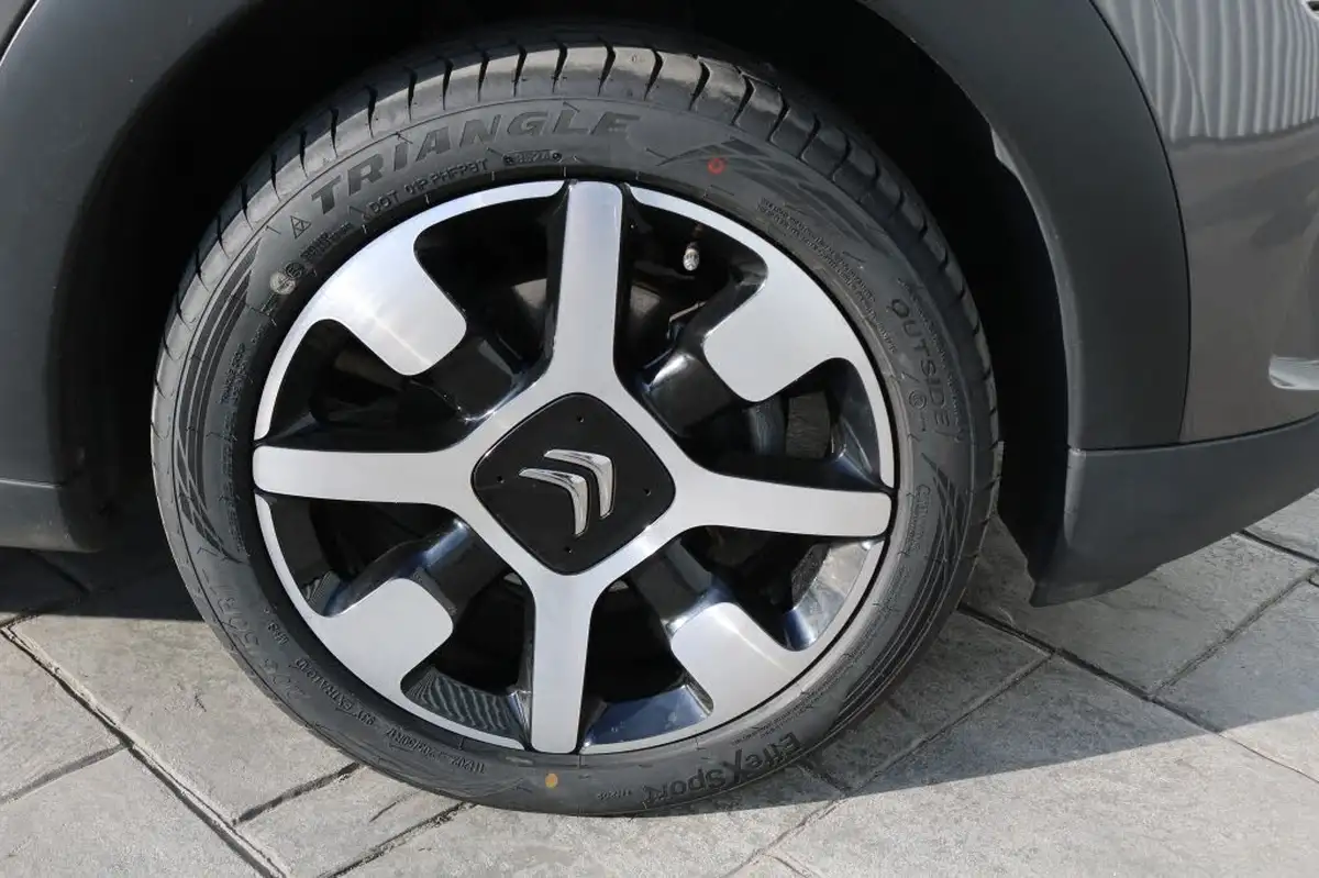 2020-citroen-c4-cactus-12-puretech-flair-130ps-eat6-big-6