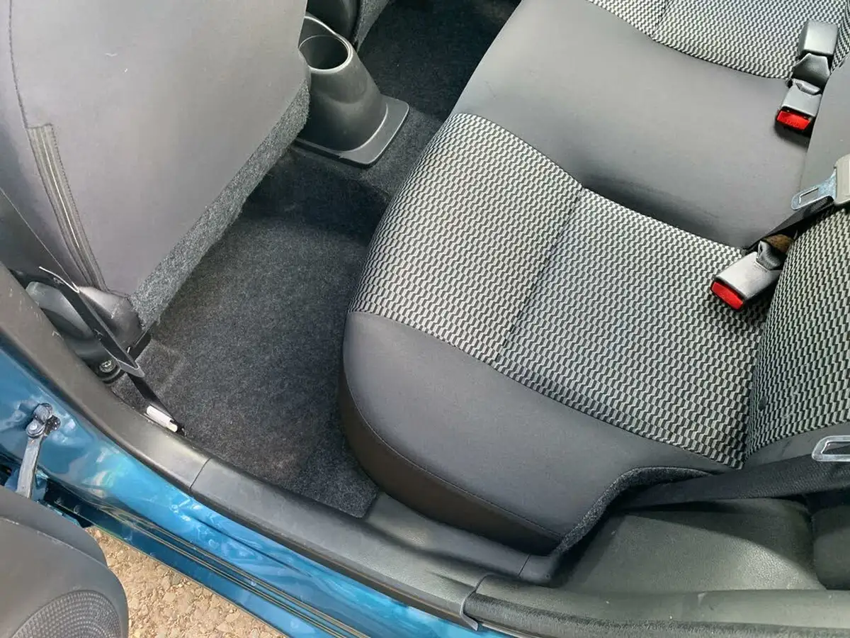 2017-nissan-micra-12-vibe-big-20