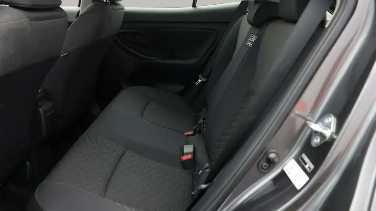 2023-toyota-yaris-cross-15-vvt-i-icon-big-16