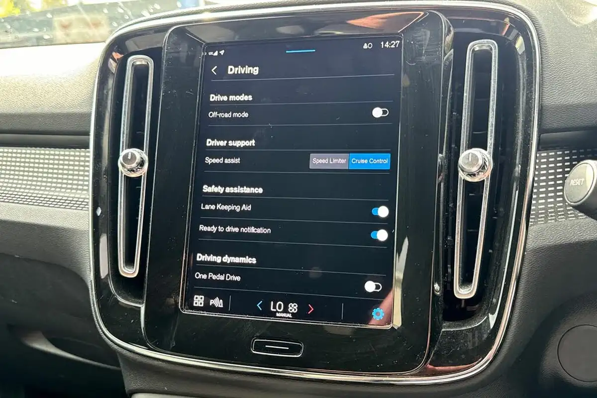 2021-volvo-xc40-e-twin-recharge-big-22