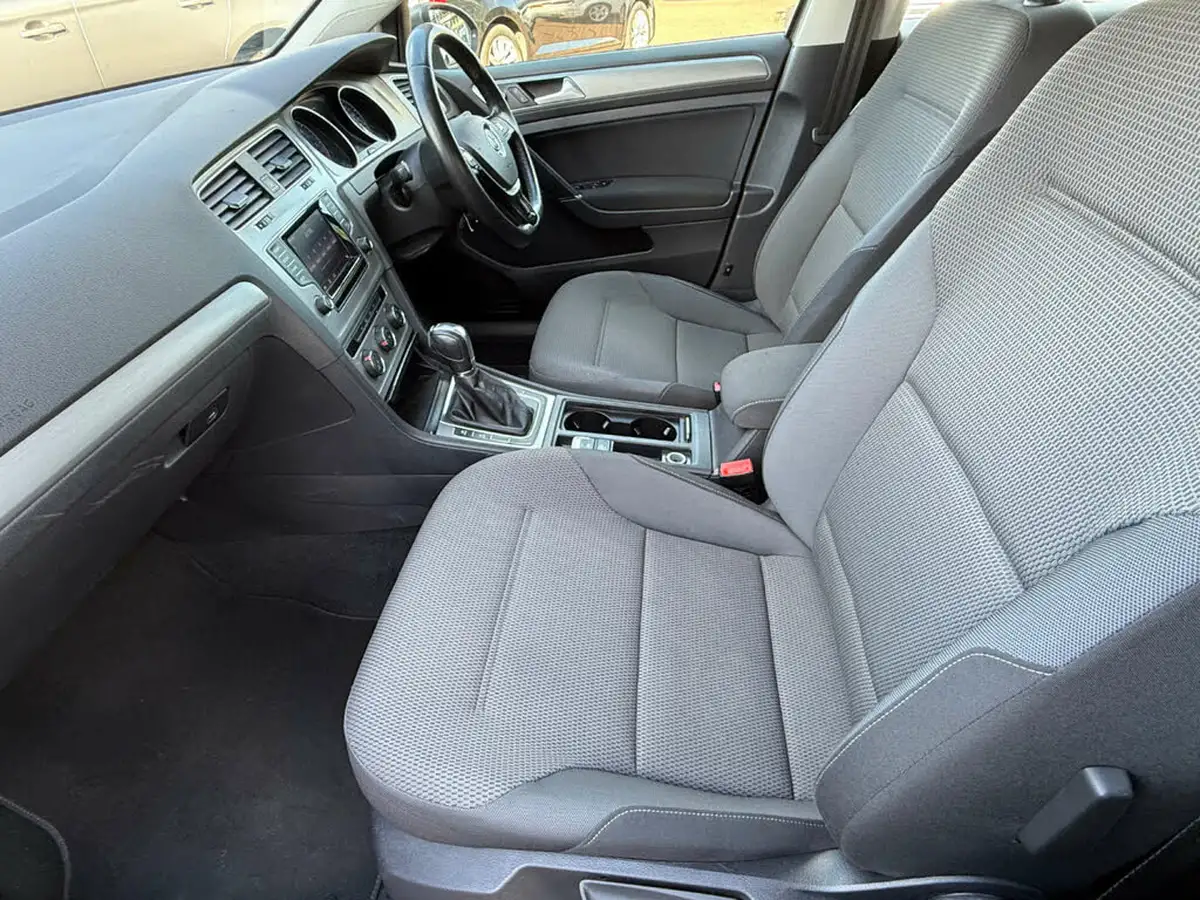 2014-volkswagen-golf-20tdi-se-ss-hatchback-5d-dsg-big-24