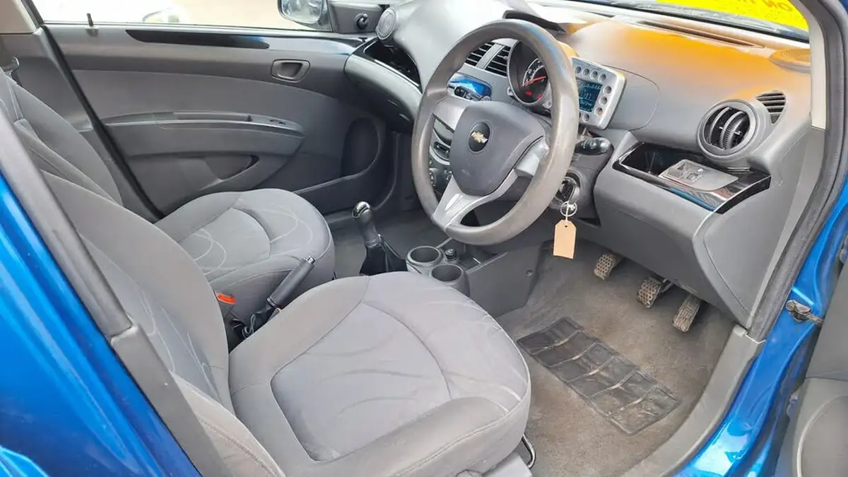 2011-chevrolet-spark-12-ls-big-5