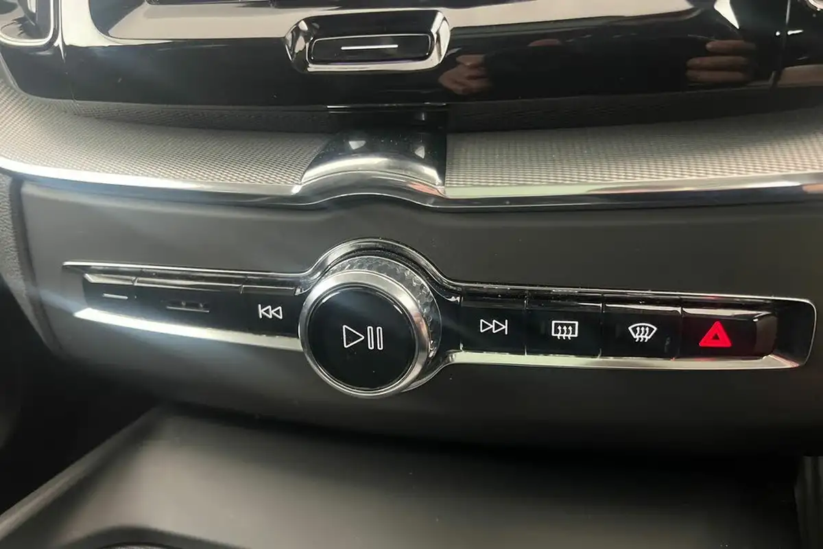 2024-volvo-xc60-20-b5-plus-big-13