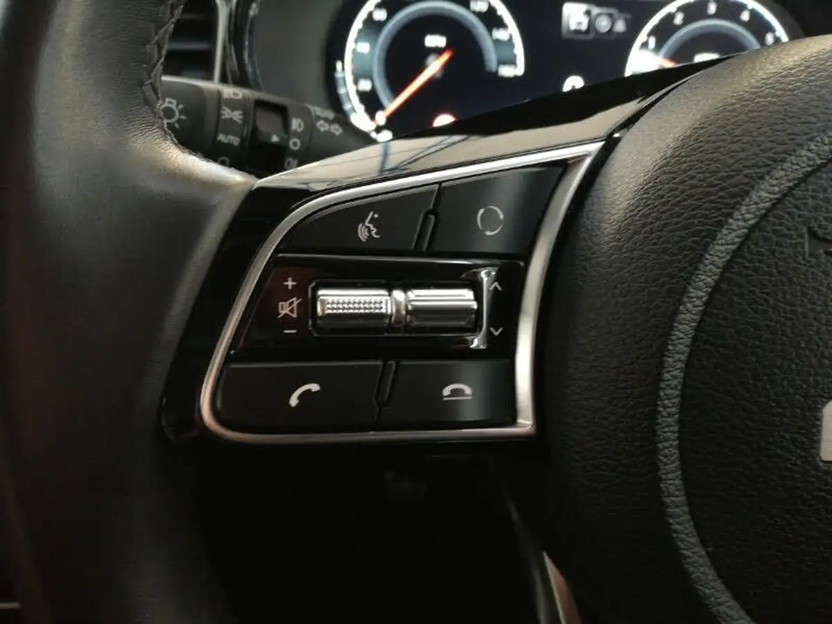 2022-kia-xceed-15-t-gdi-4-big-13