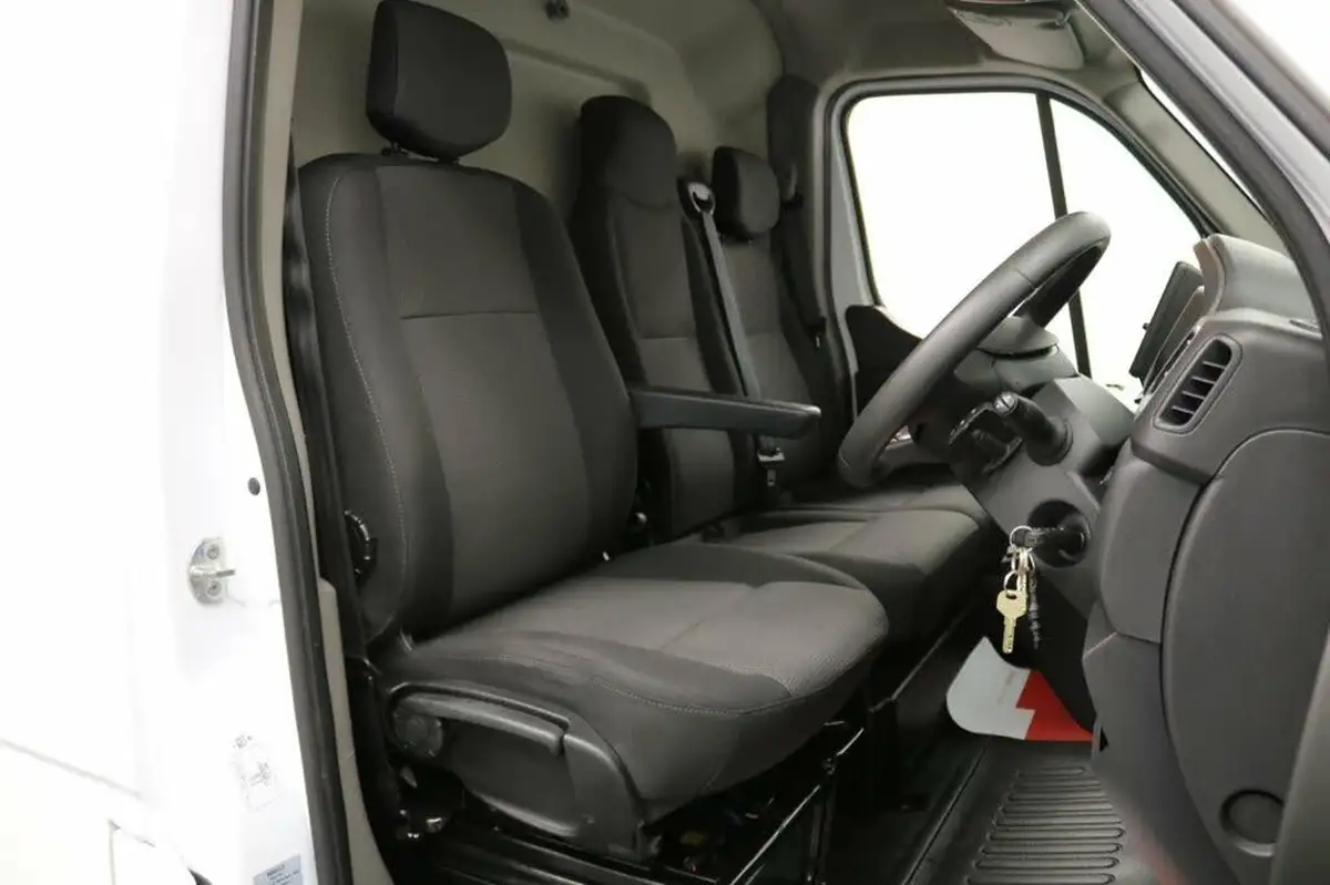 2022-renault-master-23dci-lm35-135-business-panel-big-24