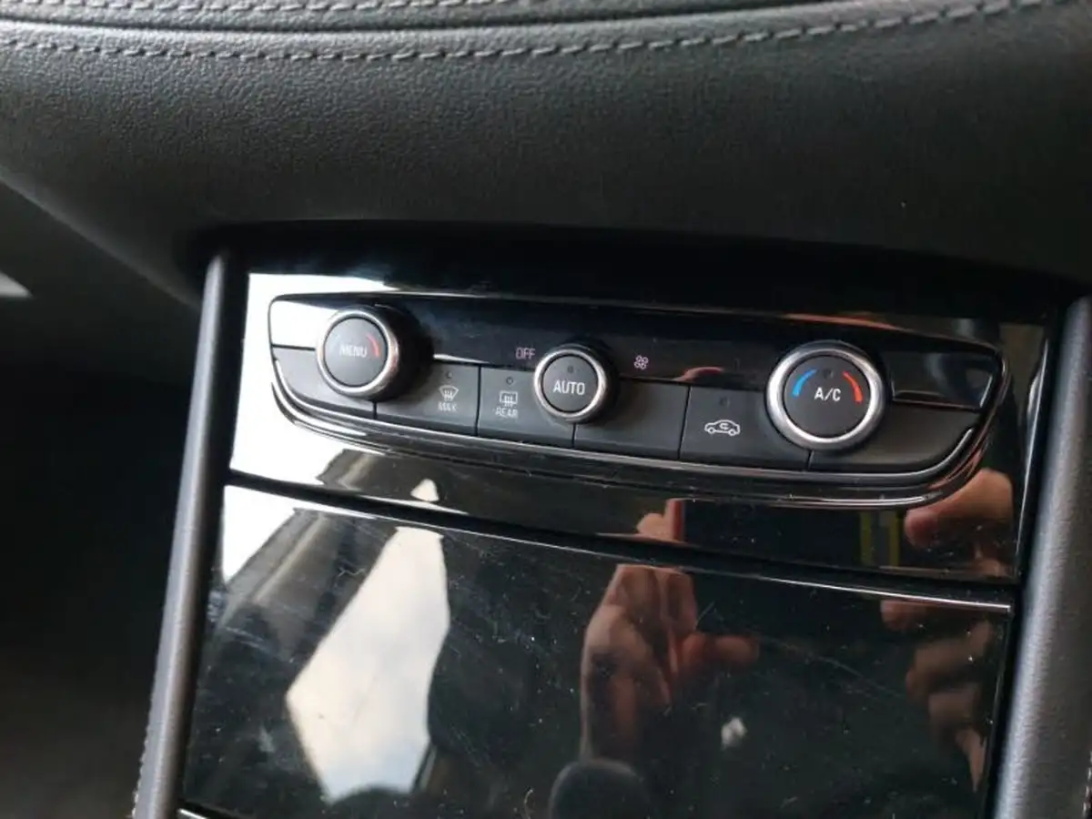 2021-vauxhall-grandland-x-12-sri-nav-big-14